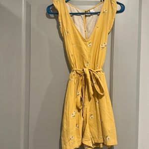 Old navy floral tie wrap waist ruffle sleeve romper